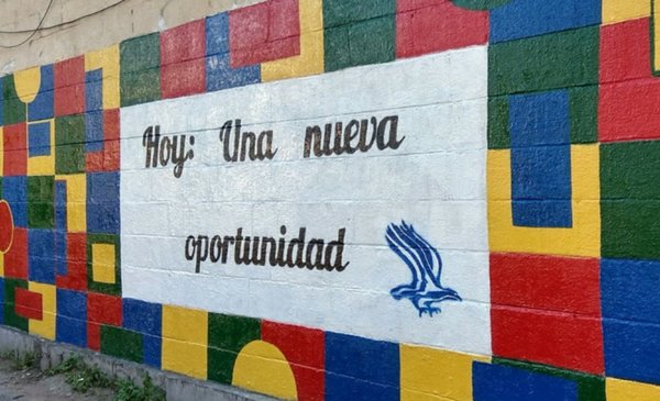 Un mural con un mensaje claro y alentador para los jóvenes