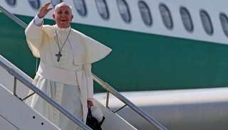 Querido, seguido y valorado en el mundo, cuestionado por el Poder en Argentina