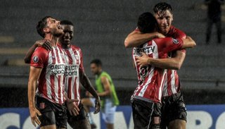El pincha goleó 3 a 0 con Real Garcilaso de Perú