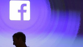 Facebook, "escandalizada" por el uso de sus datos por Cambridge Analytica