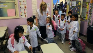 Pagan la ayuda escolar a más de 6 millones de niños