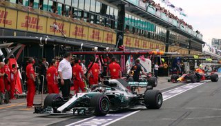 Hamilton no pierde la costumbre: larga primero en Melbourne