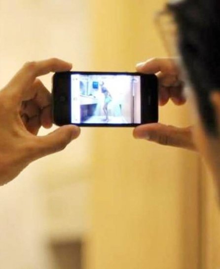 Extorsionó a una joven con fotos íntimas