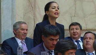 Quién es la diputada electa que le gritó a Mauricio Macri en pleno discurso