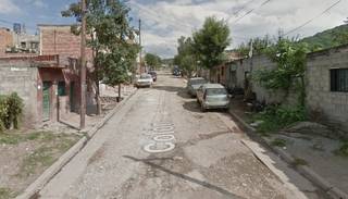 A punta de pistola, motochorros asaltaron un minimercadito y se llevaron 15 mil pesos