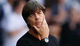 Low comenzó a depurar la Selección alemana