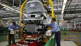 Por la crisis, hoy Renault suspendió a 1.500 operarios y paralizó su producción