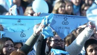 Contra el aborto: lanzaron un 0800 de ayuda a mujeres ante embarazos inesperados