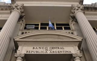 El Banco Central subió fuerte las tasas y frenó al dólar: cerró la semana a $42,27 