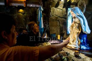 Sacerdotes, perplejos por la Virgen del Cerro en La Plata