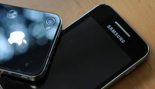 Mujeres apresadas con un celular y billetera robados
