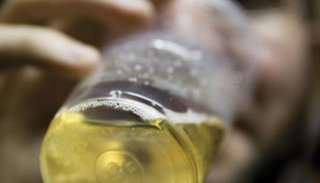 Les daba alcohol a chicos para abusarlos