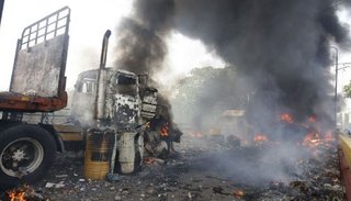 Un artículo del New York Times desliga a Maduro de la quema de ayuda humanitaria