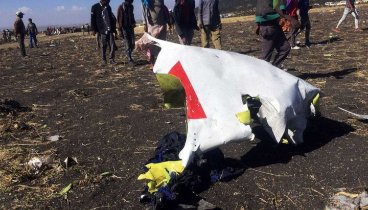 Recuperan la caja negra del avión que se estrelló en Etiopía