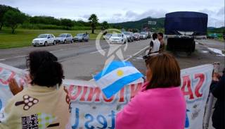 Docentes realizan cortes intermitentes sobre la ruta 9, a la altura del expeaje Aunor