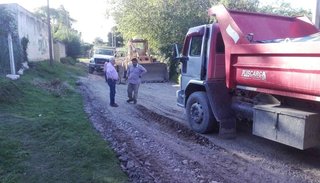Continúa el reacondicionamiento de caminos rurales afectados por la última inundación