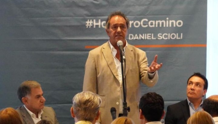 Daniel Scioli: "Voy a ser precandidato a presidente al servicio de los argentinos"