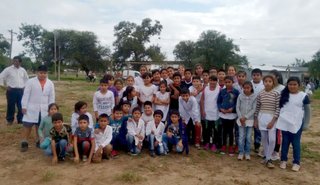 Sorpresiva y fugaz visita del presidente Mauricio Macri a El Piquete y Santa Clara