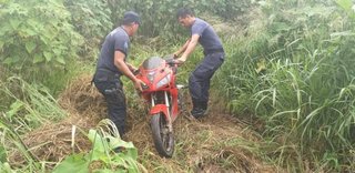 Recuperan una moto robada que escondieron en un monte cercano