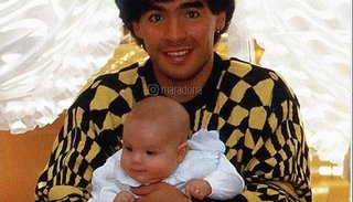 ¡¡Qué tierno!!! Maradona sobre su nueva nieta