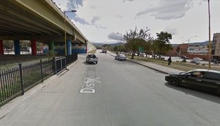 Estaba ebrio, se durmió y chocó contra un poste
