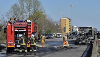 Salvan a 51 estudiantes que fueron rehenes de un chofer senegalés