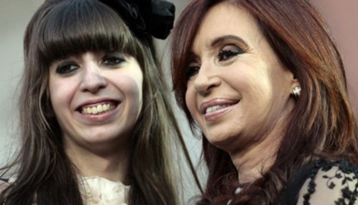 Cristina Kirchner mostró la historia clínica de su hija antes de volver de Cuba