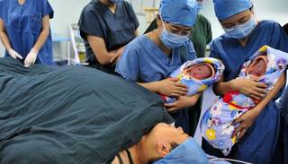 China: Una mujer dio a luz a gemelos de diferentes padres