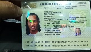 Detienen a Ronaldinho en Paraguay por ingresar con un pasaporte con datos apócrifos