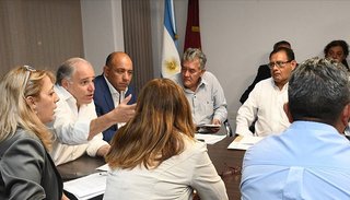 El Gobierno vuelve a reunir a los gremios docentes