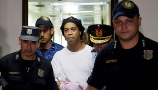 Solicitaron prisión domiciliaria para Ronaldinho