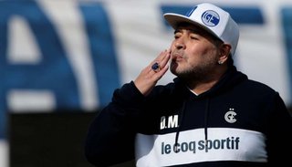 Maradona bancó la decisión de parar el fútbol