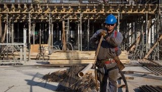 La economía cayó 2,2 % en el último año de Macri y acumuló 21 meses de recesión