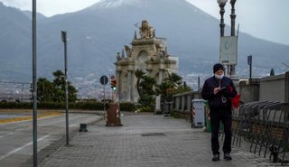Italia cortó una racha de cuatro días con bajas y volvieron a subir los contagios de Covid-19