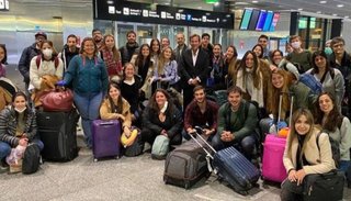 Llegaron médicos argentinos desde Europa a sumarse al operativo sanitario