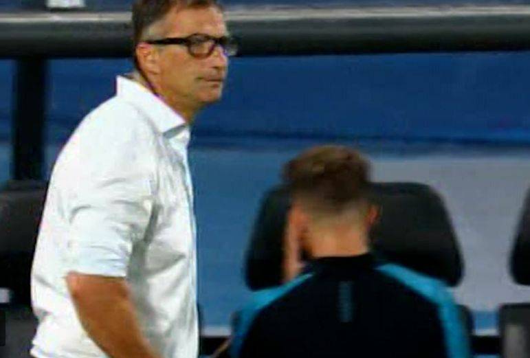 VIDEO. La furia de Pizzi: revoleó los anteojos después del tercero de River