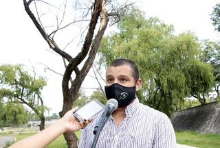 Retiran árboles y ramas secas del parque Xibi Xibi
