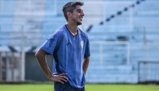 Zelaya llegó y se calzó la casaca del albo