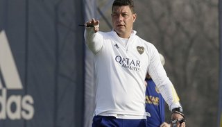 Battaglia probó con Aaron Molinas como enganche