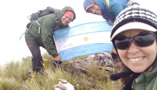 Montañistas, en la cima del cerro Sunchal