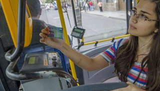 Escasean las tarjetas de Saeta y hay quejas de estudiantes
