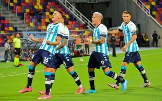 Racing le ganó 3 a 1 a Gimnasia y Tiro en Santiago del Estero