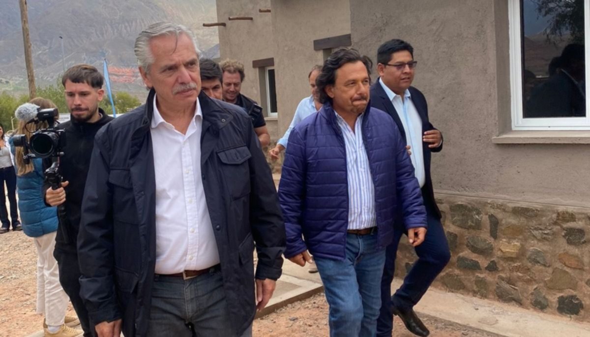 Alberto Fernández entregó casas en La Poma: "Sé de las penurias y olvidos  que pasa el norte del país"