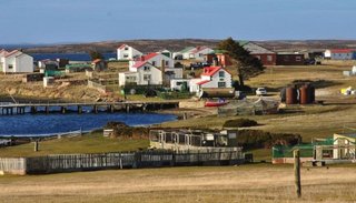 Indignante: excombatientes de Malvinas denuncian que destruyeron las placas y rosarios en honor a los caídos