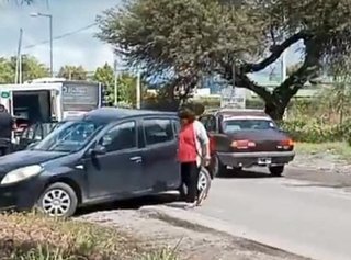 Un peligro: enormes baches en la ruta 68 obligan a los conductores a realizar bruscas maniobras
