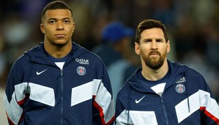 Se filtraron los salarios de Messi y Mbapeé en Francia, ¿cuánto ganan por mes?