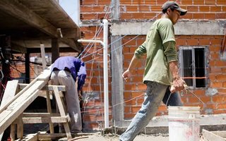 Los aumentos en las paritarias son los más bajos desde 2021