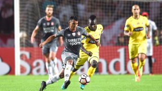 Estudiantes perdió de local ante Barcelona y quedó al borde de la eliminación