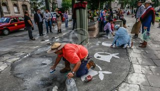 Suspenden la convocatoria a despintar los pañuelos en plaza Belgrano