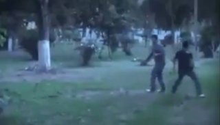 VIDEO: Un terrorífico fantasma apareció cuando dos amigos pateaban penales
